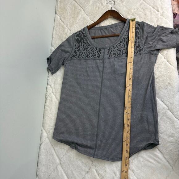 Lululemon Leopard Print Short Sleeve T-Shirt Gray Sz S/M Pocket Athleisure Gym - Picture 6 of 8
